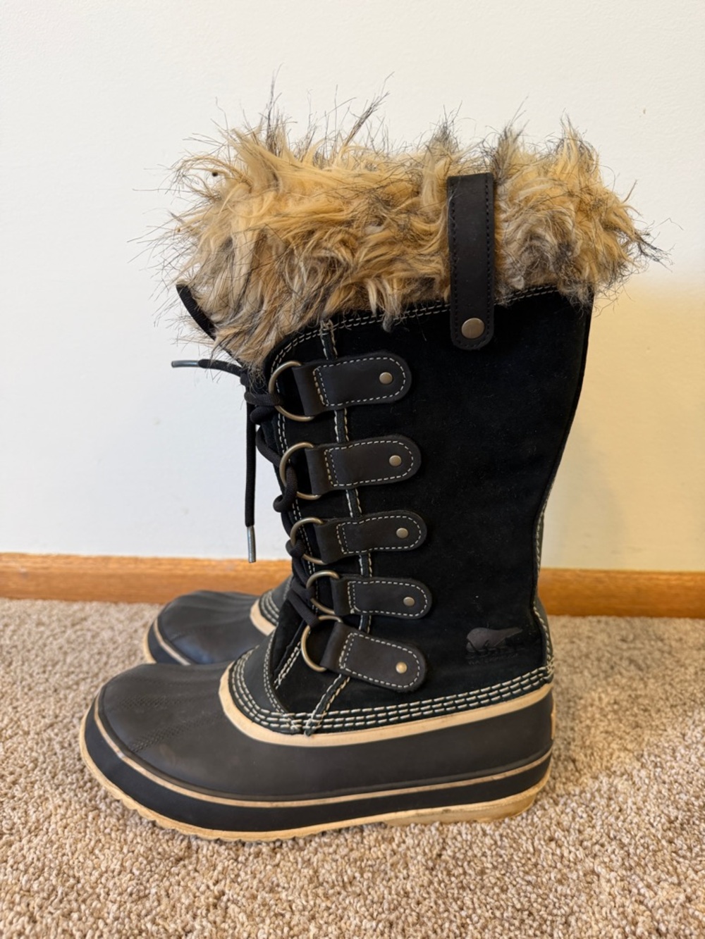 Women's Joan of Arc winter boots - Size 8